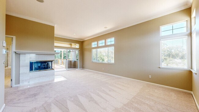 Building Photo - Gorgeous Home with private yards, large de...