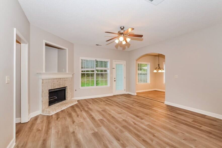 Building Photo - 1140 Casentino St