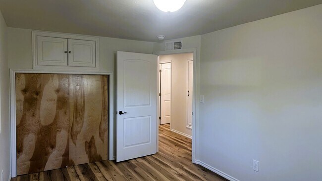 Building Photo - Cute 2 Bedroom House in Myrtle Creek!