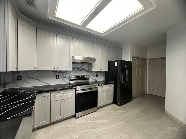Building Photo - 2027 Marchwood Manor Dr