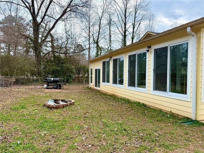 Building Photo - 1795 San Andra Dr