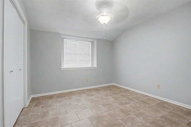 Building Photo - 3519 Saratoga Dr