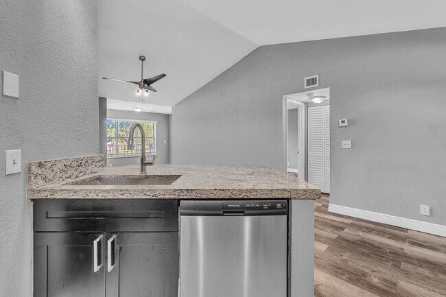 Building Photo - 3300 Pinewalk Dr N