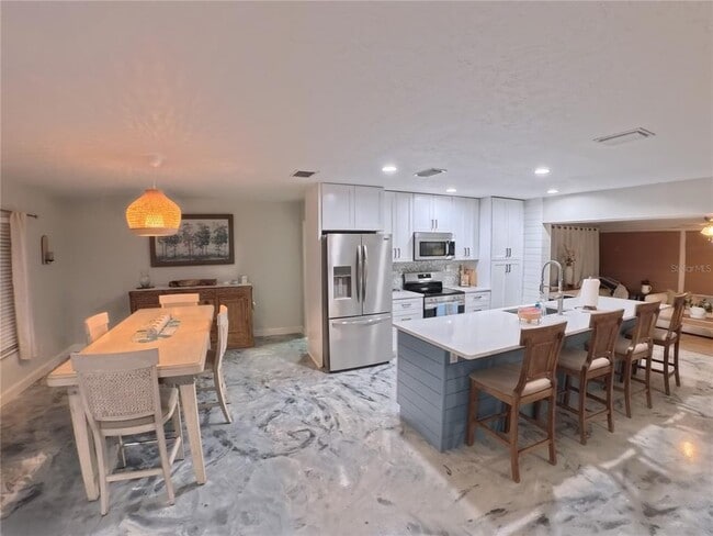 Building Photo - 6107 9th Ave W