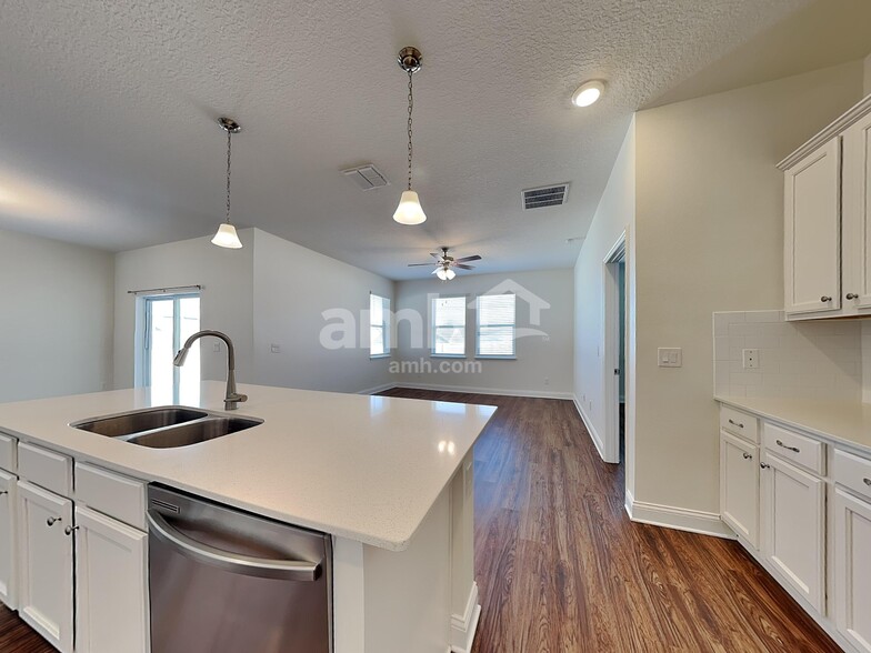 Building Photo - 1025 Summer Stone Lp