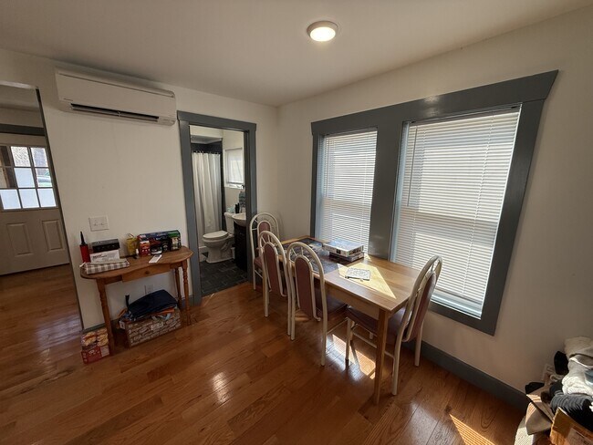 Building Photo - 413 S Aurora St