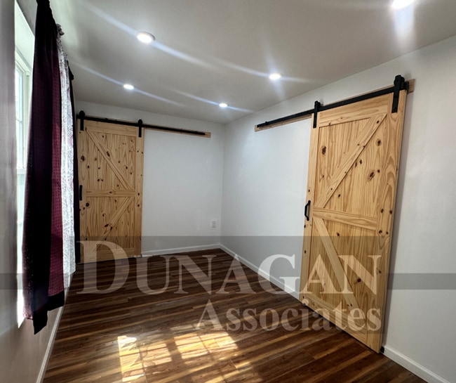 Building Photo - 3 Bed 2 Bath near the Pecos River