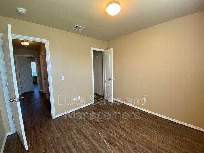Building Photo - 2912 Thompson Farm Ln