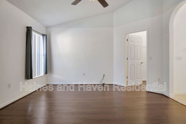 Building Photo - 990 Kenbar St