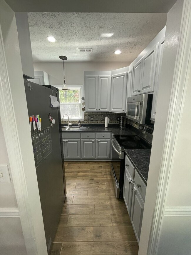 Building Photo - Pictures Coming Soon — Your Next Home Awaits!