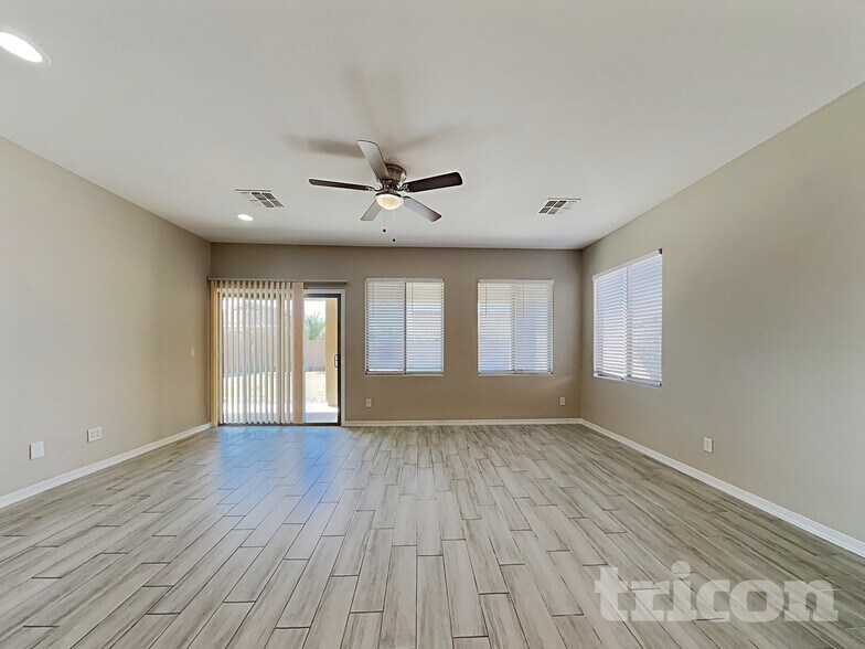 Building Photo - 819 W Dana Dr