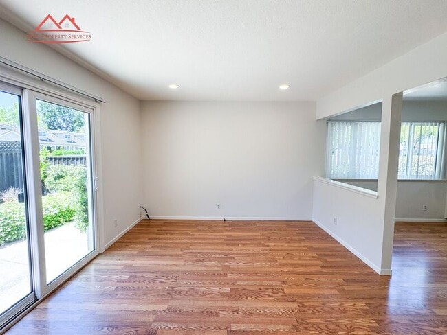 Building Photo - 1535 Albatross Dr