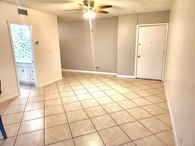 Building Photo - 669 W Oakland Park Blvd