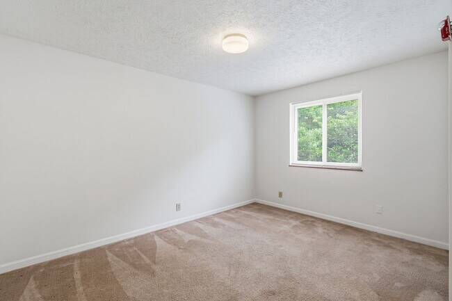 Building Photo - 482 E Red Bud Rd