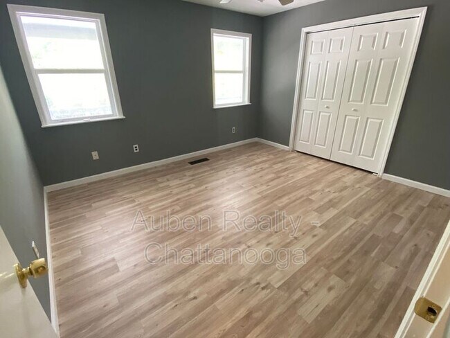 Building Photo - 30 Vanderbilt Ln