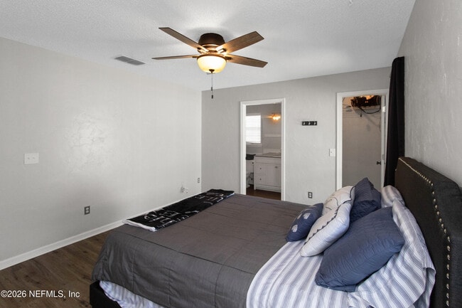 Building Photo - 1720 Wildwood Creek Ln