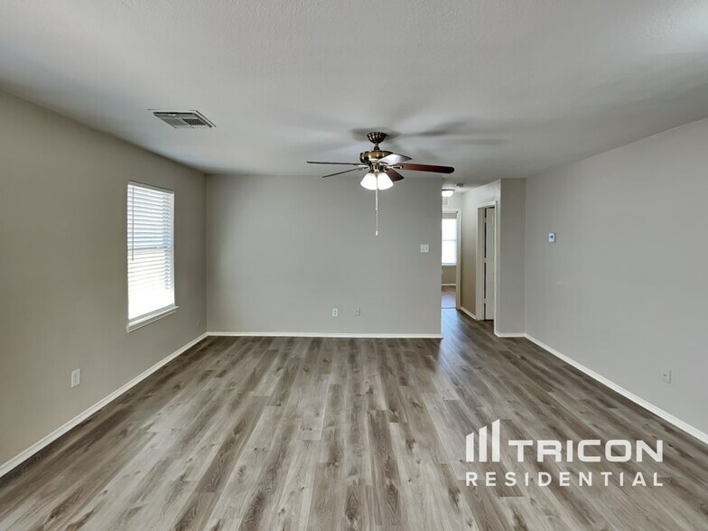 Building Photo - 22823 Sugar Bear Dr