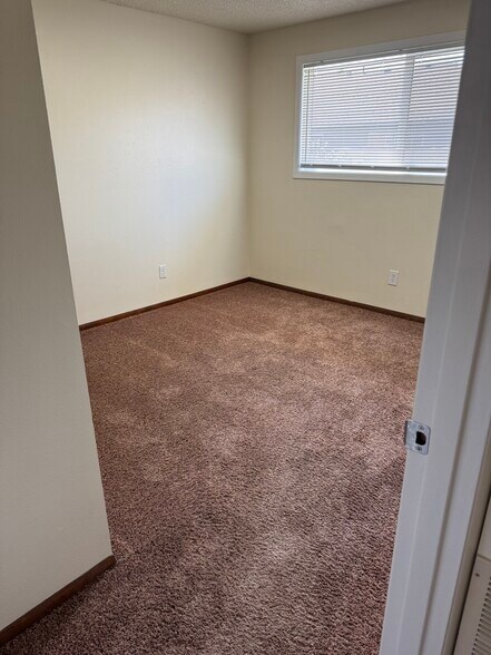 Building Photo - 4898 Chinook Ct SE