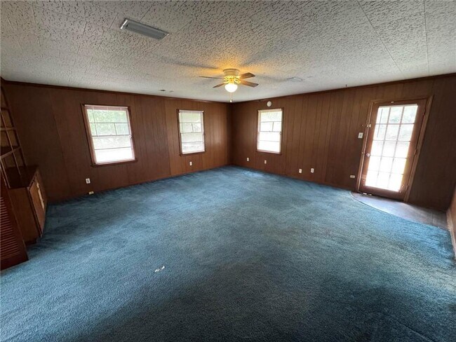 Building Photo - 5855 Woodvale Dr