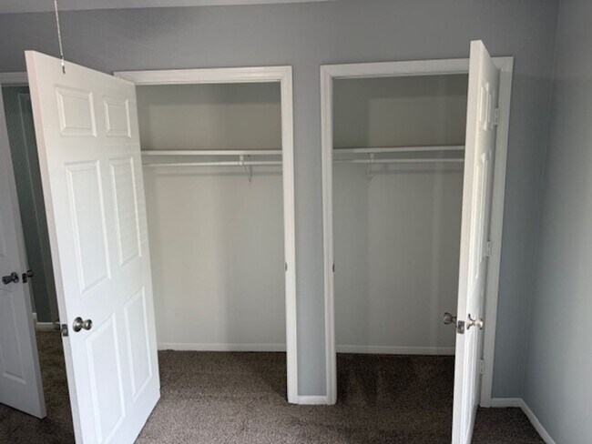 Building Photo - 2 BED 1.5 BATH CONDO COMING SOON!