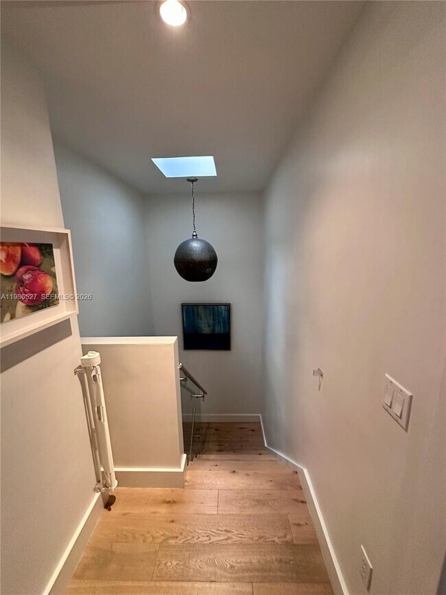 Building Photo - 166 Harbor Dr