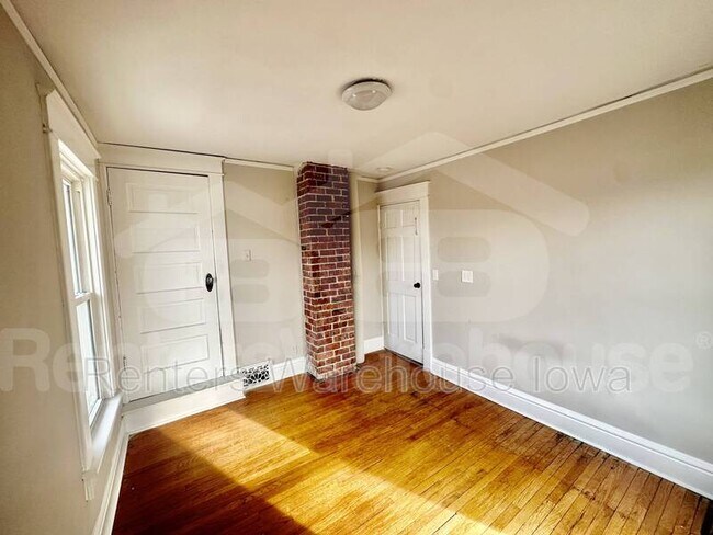 Building Photo - 3114 School St