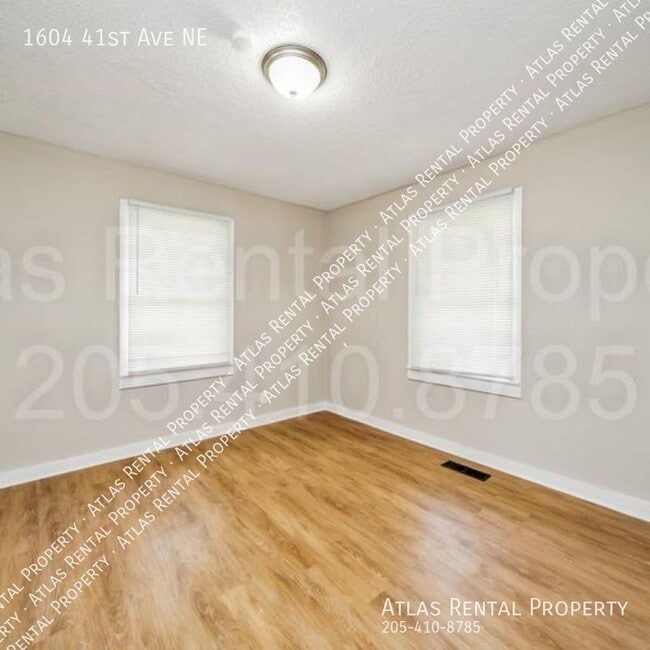 Building Photo - 1604 41st Ave NE