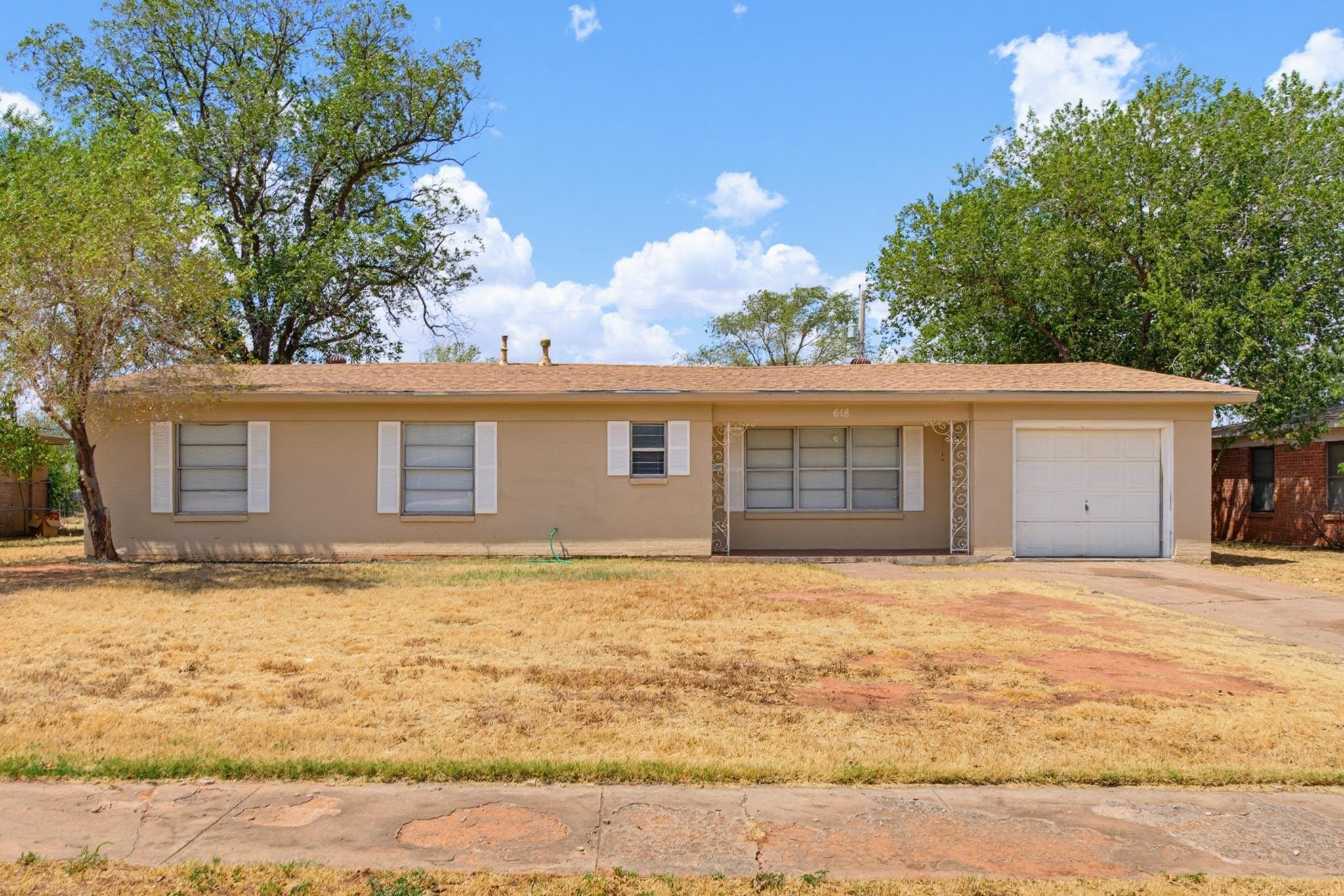 Building Photo - 618 S La Salle Dr