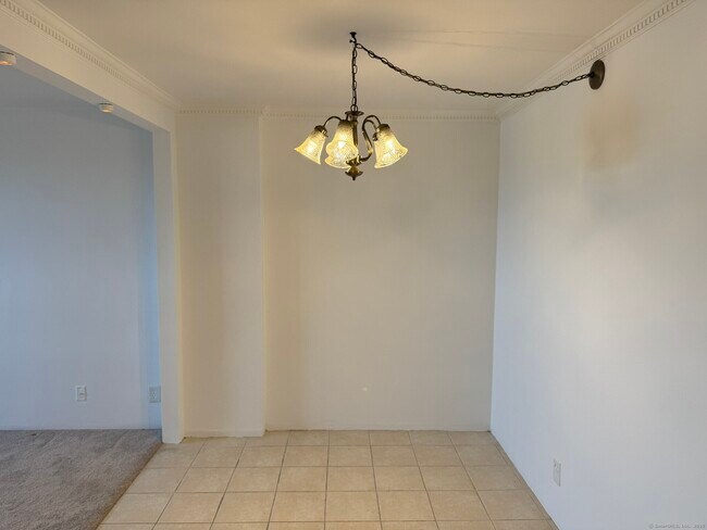 Building Photo - 71 Strawberry Hill Ave