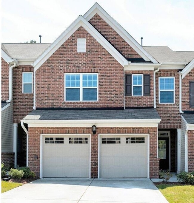 Building Photo - 3 Bedroom 2.5 Bathroom Townhome Home w/ Open Floorplan and a 2 car Garage in the heart of Morrisv...