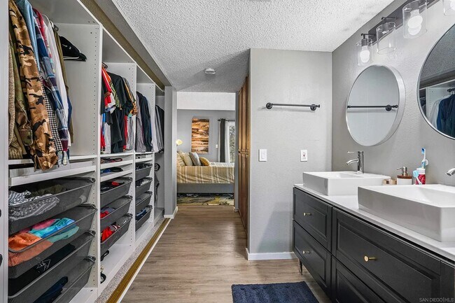 Building Photo - 8832 Spring Canyon Dr