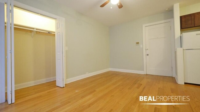 Building Photo - 0 bedroom in CHICAGO IL 60657
