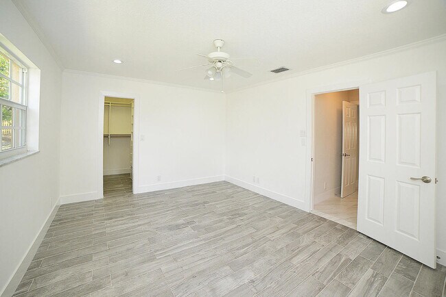 Building Photo - 6943 Giralda Cir