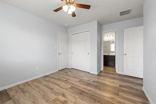 Building Photo - 15110 Spring Sun Ct