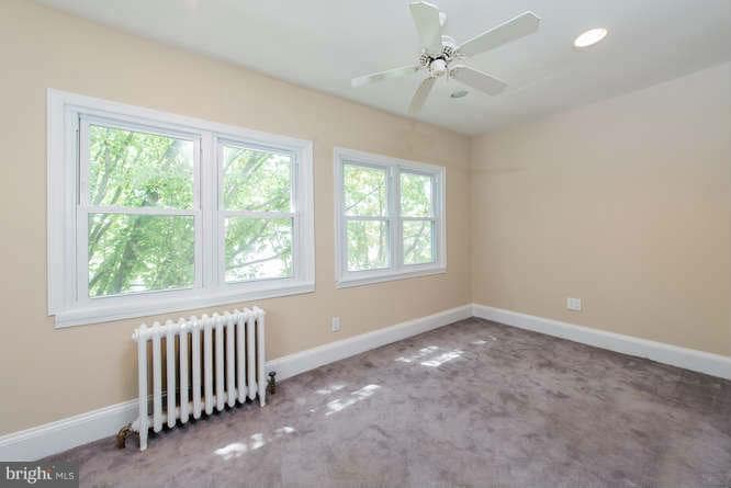 Back bedroom - 406 Delafield Pl NW