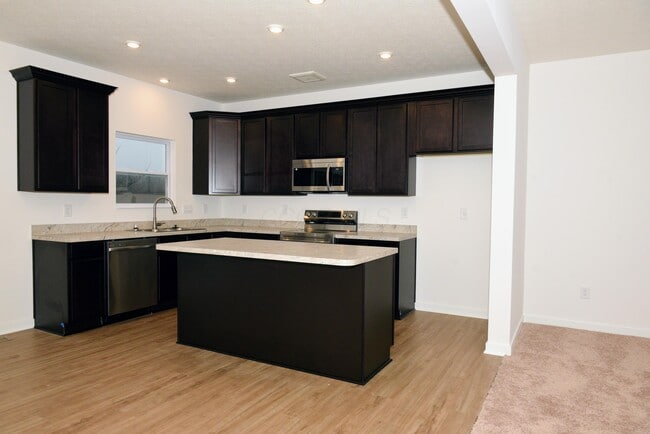 Building Photo - 130 Dusky Willow Dr