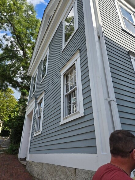 Building Photo - 14 Cady St