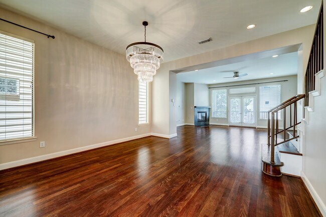 Building Photo - 5202b Rose St