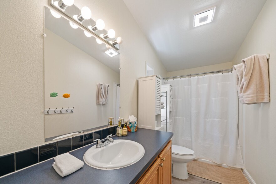 Building Photo - 109 Meghans Way