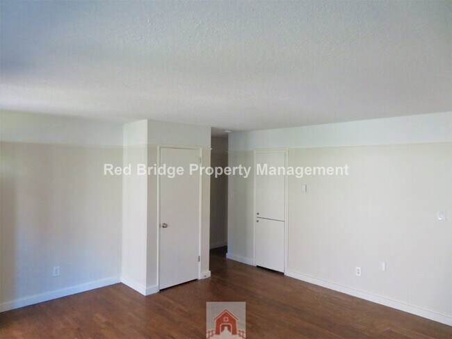 Building Photo - 131 SE 22nd Ave