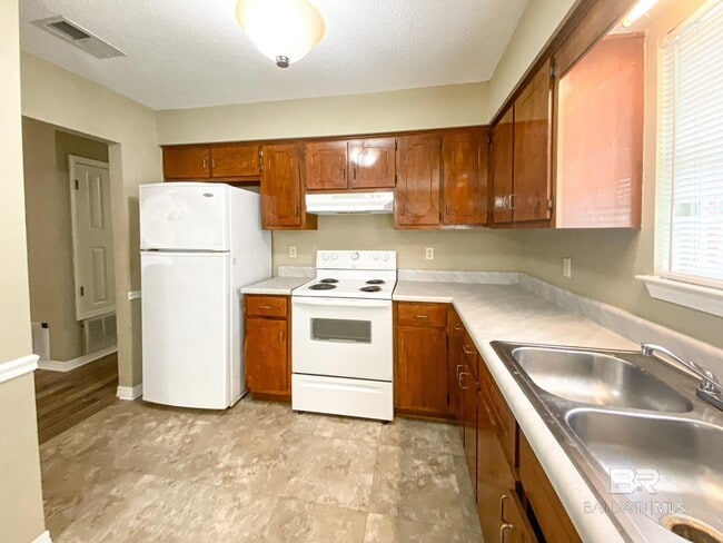 Building Photo - 21846 Mahan Dr