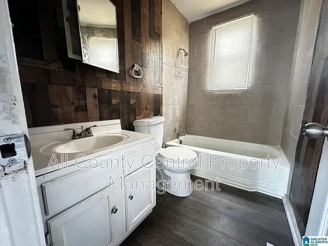 Building Photo - 40 20th Ave S