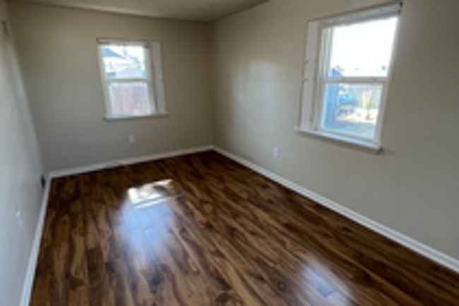 Building Photo - 2bd/1ba House in South End Tacoma