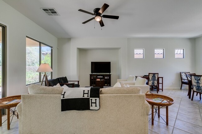 Building Photo - Elegant 3Bedroom/2.5Bath Furnished Home with Casita in Anthem Country Club