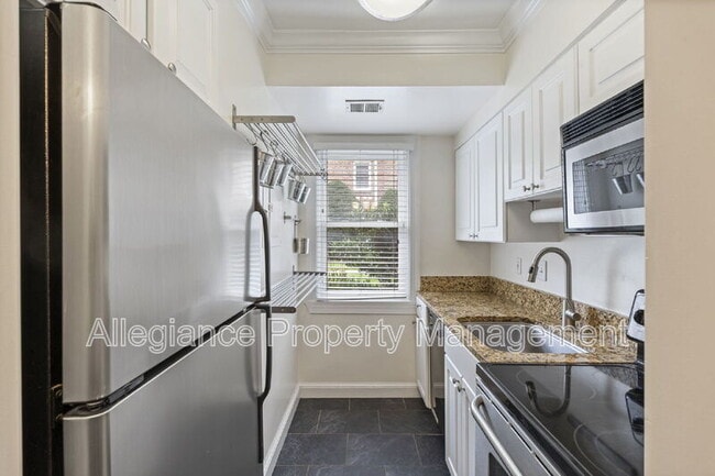 Building Photo - 718 S Washington St