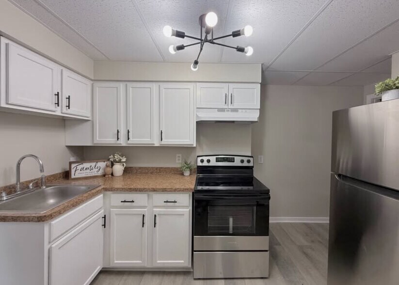 Building Photo - 341 Allen St