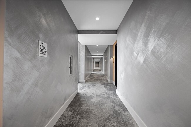 Building Photo - 2 Shore Ln