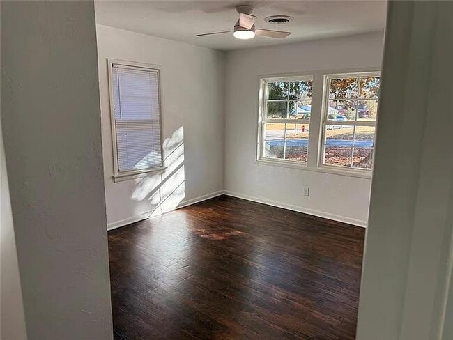 Building Photo - 1123 W Brooks St