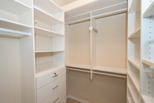 Building Photo - 3668 Windmoor Dr