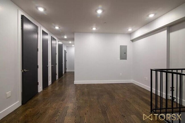 Building Photo - 1 bedroom in BROOKLYN NY 11206